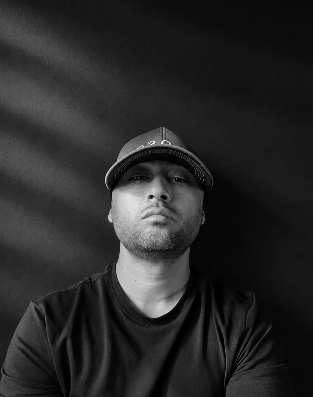 Jembo D., retrato en blanco y negro